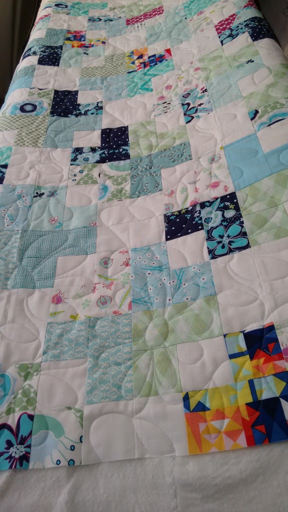 Swell Daisies quilt finished HQ Avante