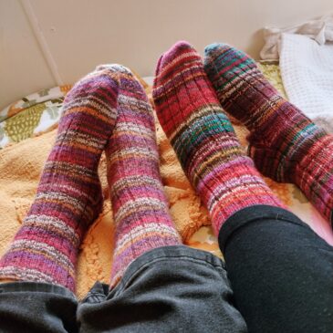 Quilty Sisters and knitty holiday ramblings.
